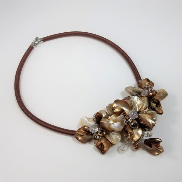 Dyed Mother of Pearl Floral Shell Necklace, 18 Inches - Picture 6 of 9